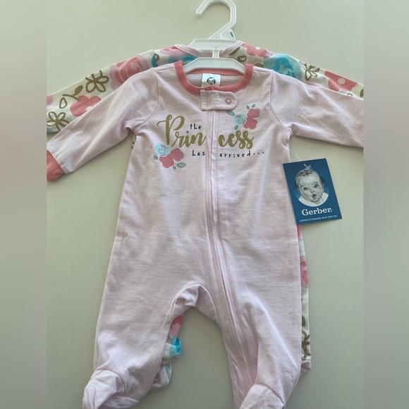 NWT Bundle of Carter’s Bodysuit & Gerber Footies - Picture 3 of 5